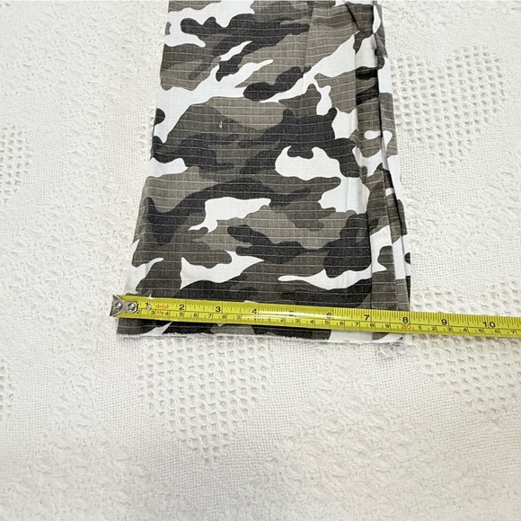 Y2K YMI Bootcut Camo Pants (5) - Picture 7 of 8